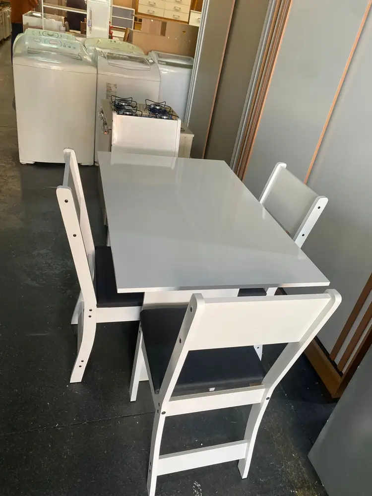 Mesa Letícia com 4 cadeiras - Nobo
